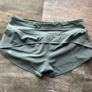 lululemon shorts 2.5